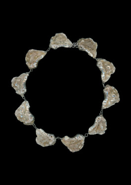 Anouck Van Puyvelde_necklace silver - fossilized shell 